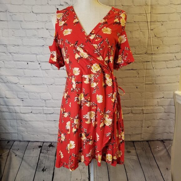 Vintage Dresses & Skirts - Vintage floral wrap sundress with open shoulder